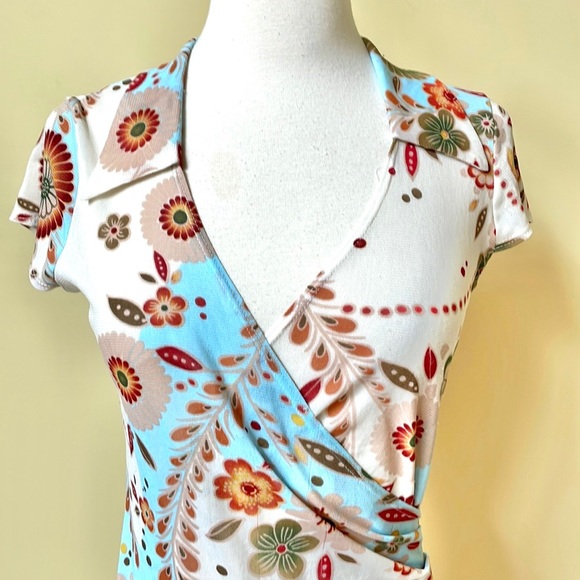 Moa Moa Sheer Faux Wrap V Neck Cap Sleeve Floral Design Top - Picture 6 of 9
